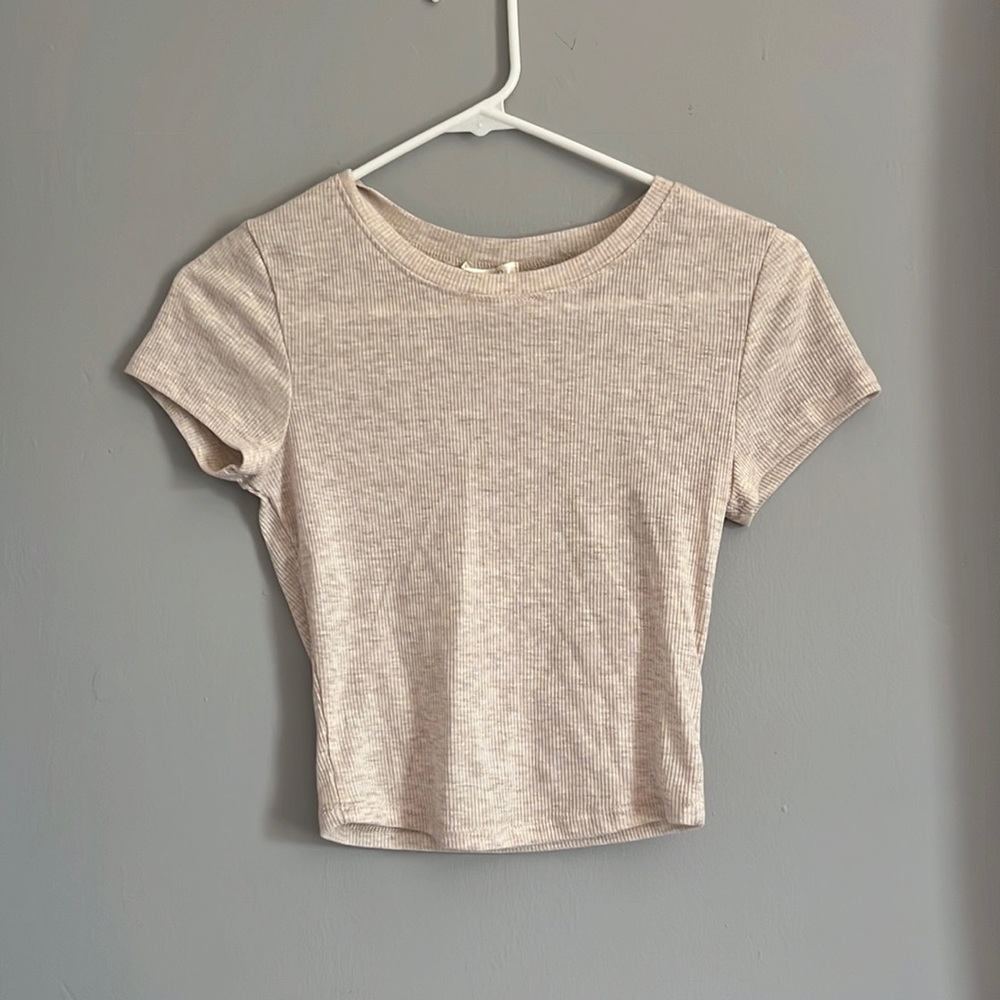 NWOT cream heather cropped t-shirt